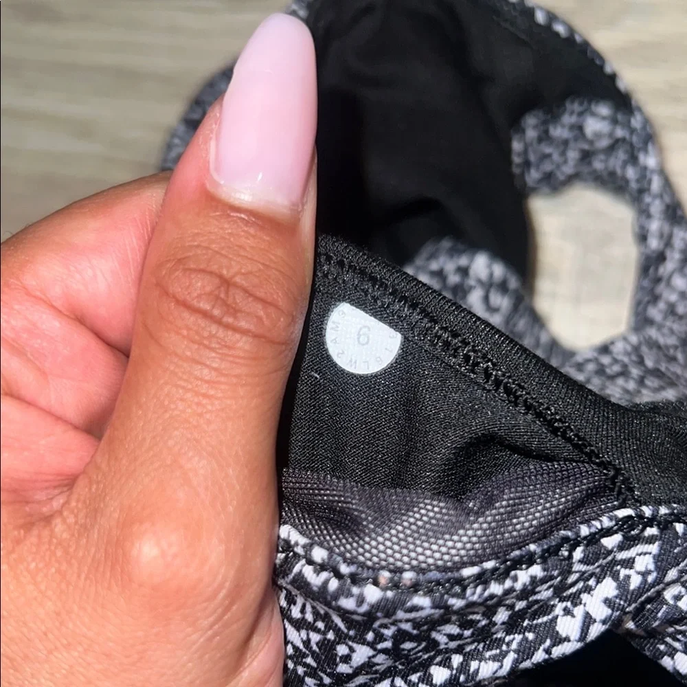 Lululemon pavement pusher sports bra - Picture 4 of 4